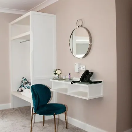 Hotel The Dolphin Crossmolina