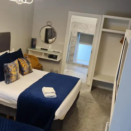 Hotel The Dolphin 3*