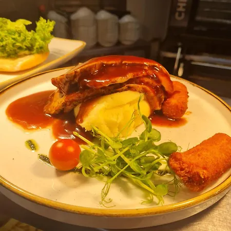 Hotel The Dolphin Crossmolina