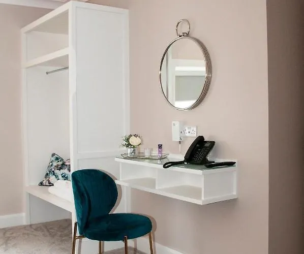 호텔 The Dolphin Crossmolina